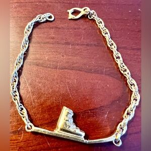 **RARE** Vintage Speidel Gold Tone Ski and Boot Bracelet